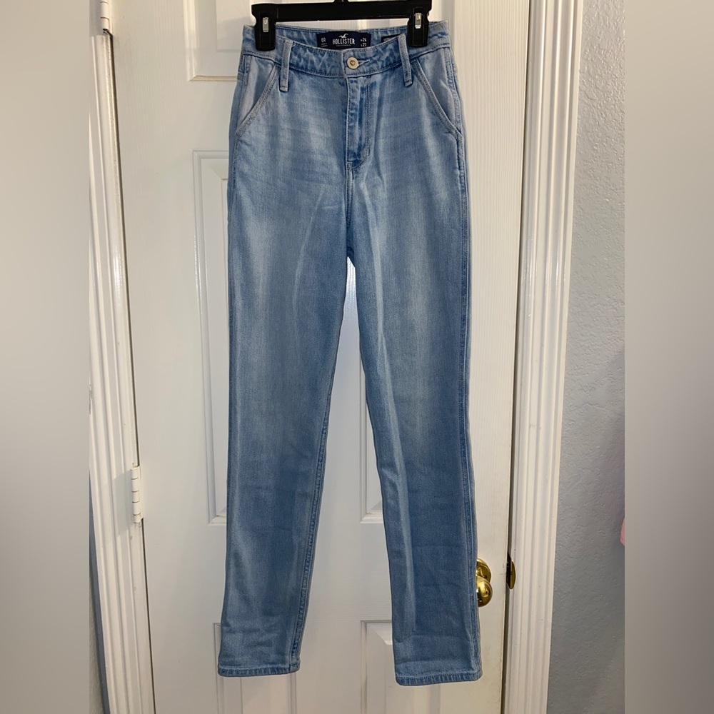 Hollister Ultra High Rise Light Wash Mom Jeans